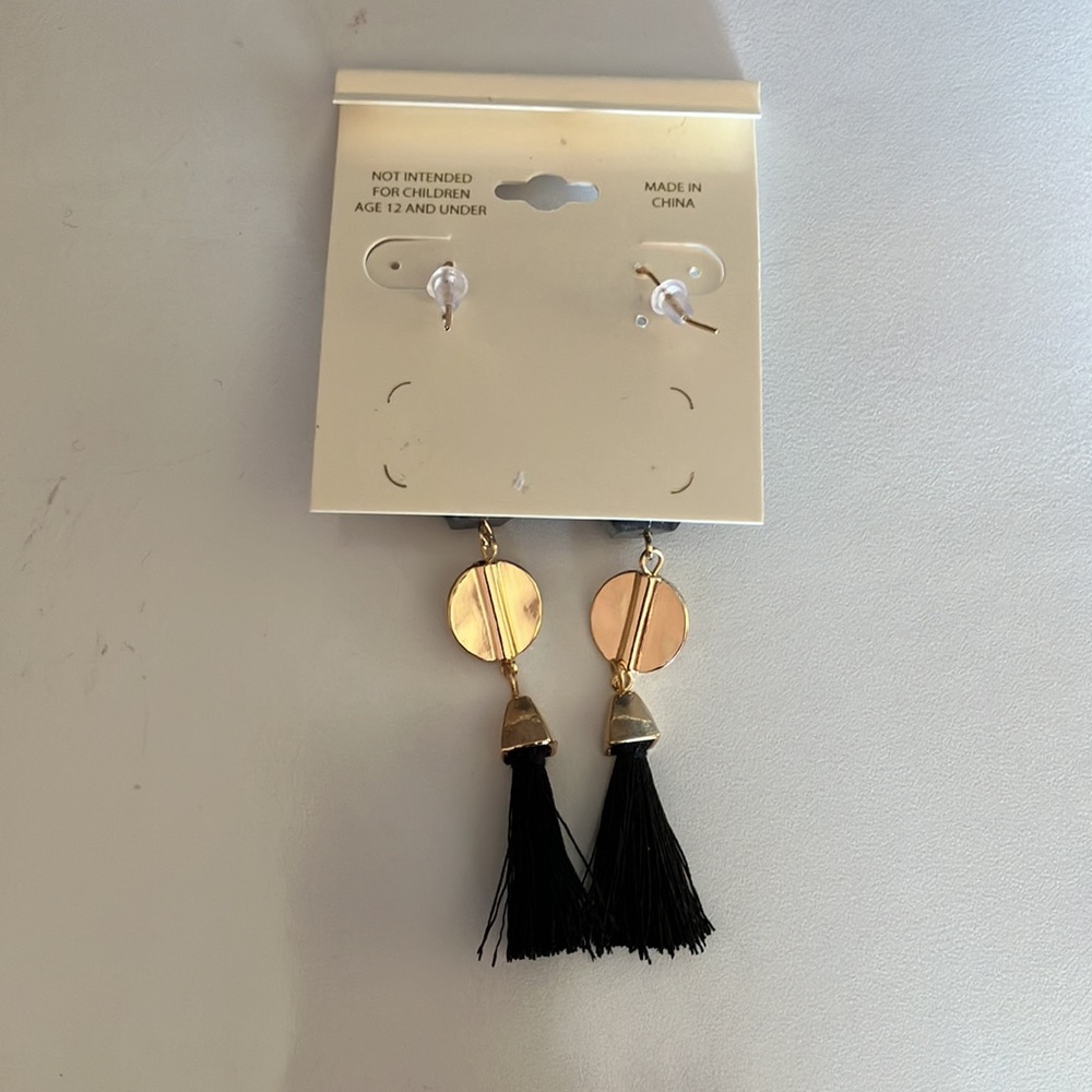 $10 SALE Grey Stone Earrings - Picture 4 of 4